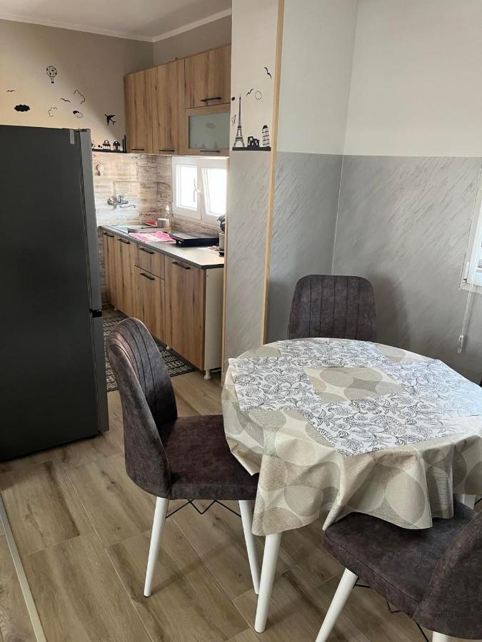 Apartman Petrov دونيي ميلانوفاتس المظهر الخارجي الصورة